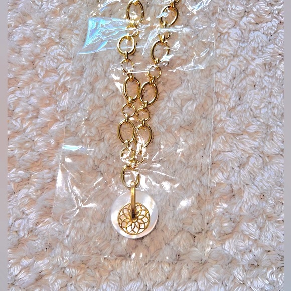 π―οΈβ¨ Gold Chain & Pearl Acrylic Necklace β¨π―οΈ Brand New - Picture 9 of 10